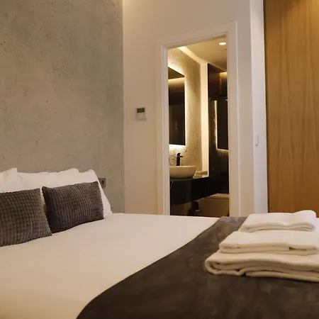 Medina Homes Puente 아파트호텔